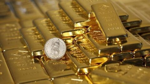 Gold Prices Surge Past $2,000 Amid Economic Caution