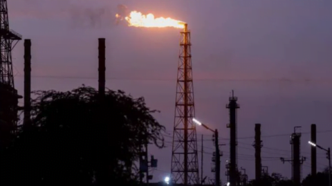 U.S. Inventories Surge Oil Prices Stagnate