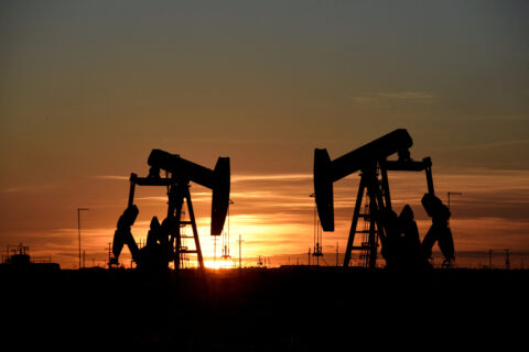 Oil Price Up on Russia Cuts, Ceasefire Looms: Is Now the Time to Buy?